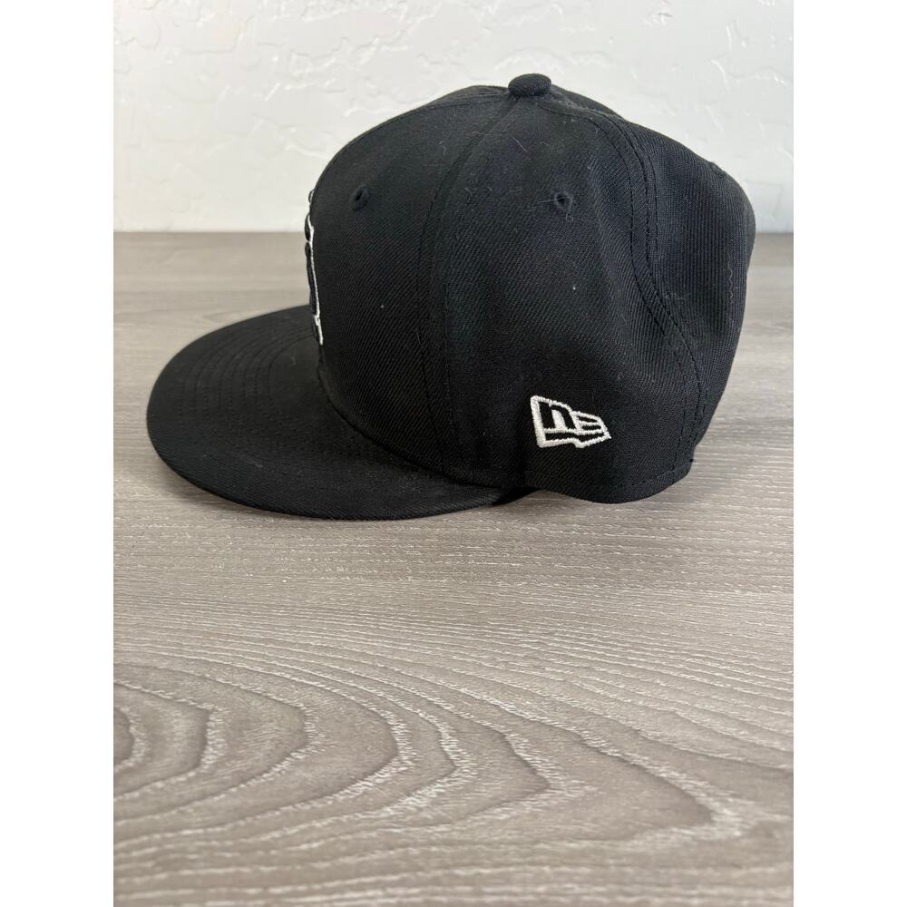 St Louis Cardinals MLB New Era Black Men's Fitted Hat Cap Size 7 1/4- EUC - Picture 2 of 5